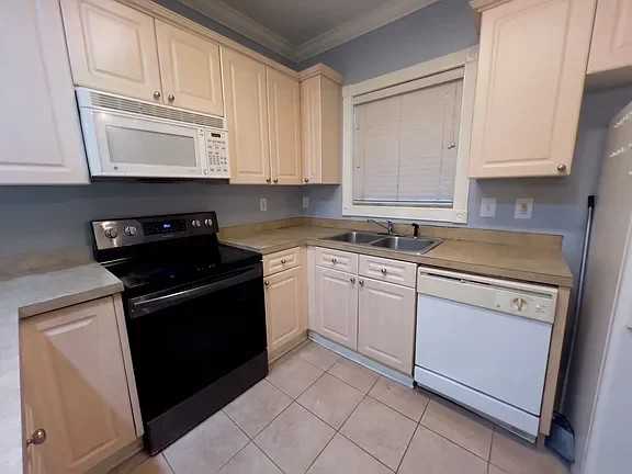 4847 Luster Leaf Cir #103 - Photo 6 of 8