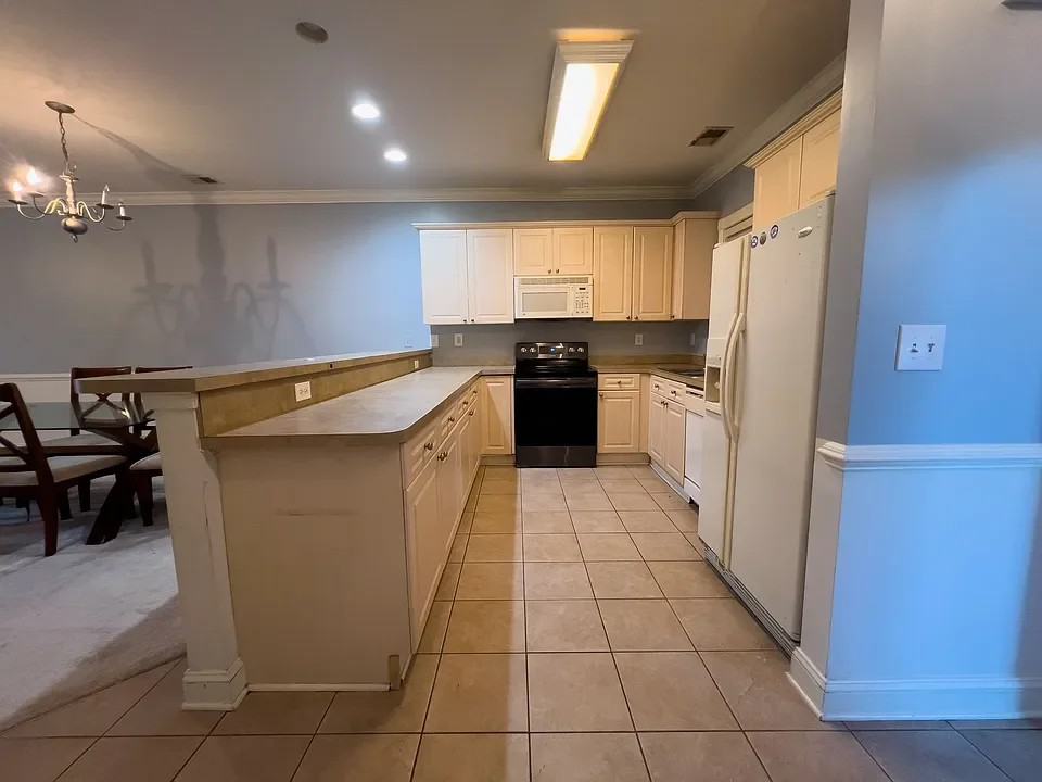 4847 Luster Leaf Cir #103 - Photo 7 of 8