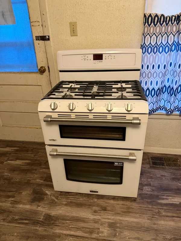 815 W 1st St - Photo 3 of 12