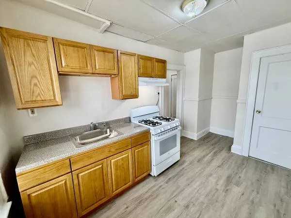 580 Washington Ave #C4 - Photo 6 of 10