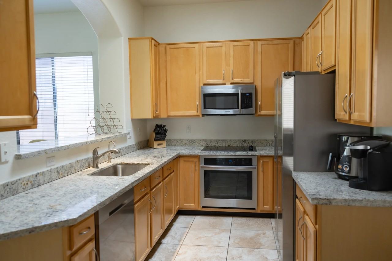 8856 E Sharon Dr - Photo 2 of 11