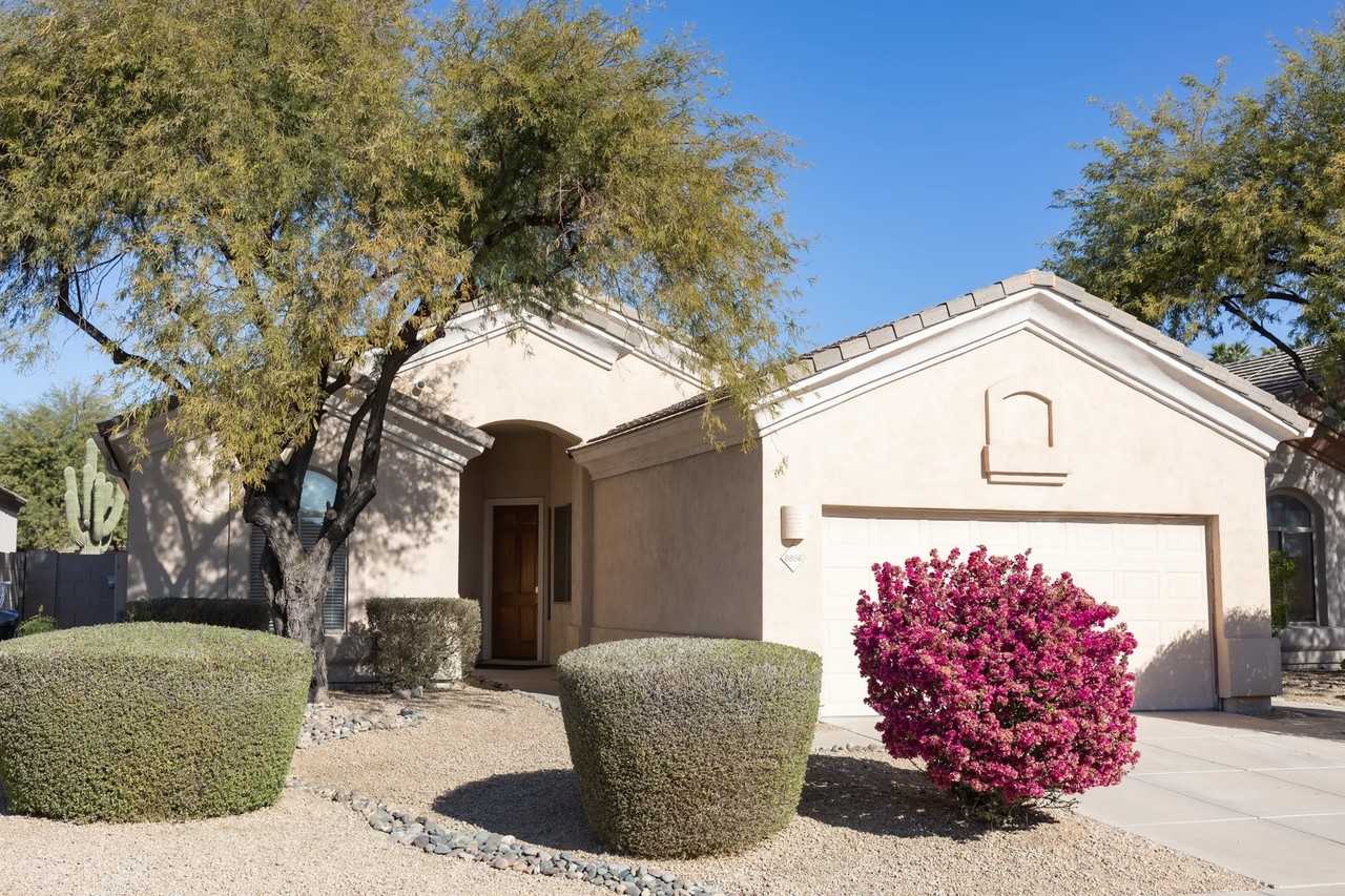 8856 E Sharon Dr - Photo 3 of 11