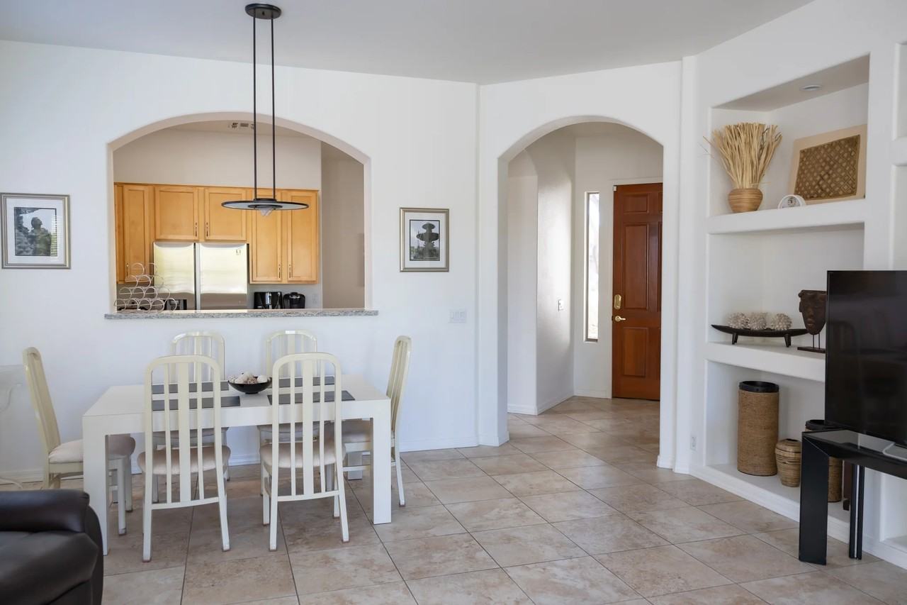 8856 E Sharon Dr - Photo 4 of 11