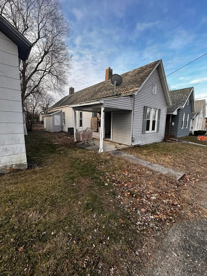 706 Cedar St - Photo 2 of 19