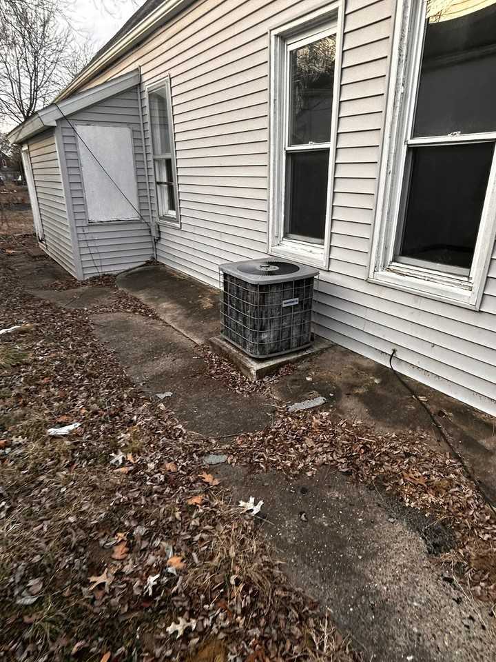 706 Cedar St - Photo 3 of 19