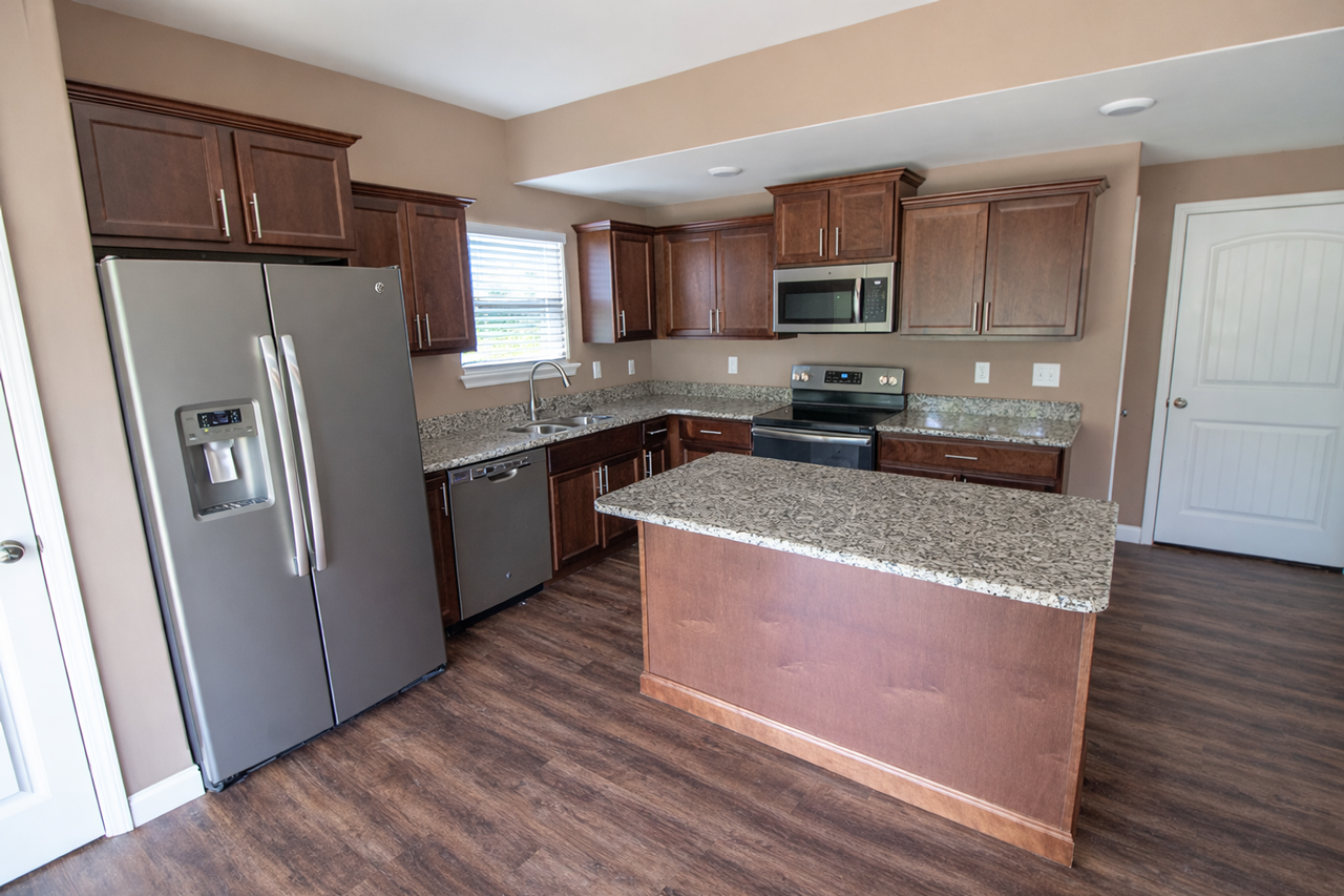 2810 Amberwood Ct - Photo 6 of 25