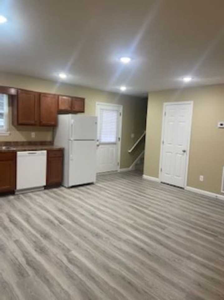 Pineview Dr - Photo 3 of 12