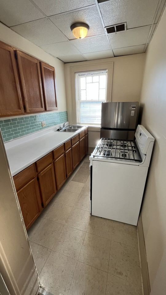 11 S Highland Ave #8 - Photo 4 of 7
