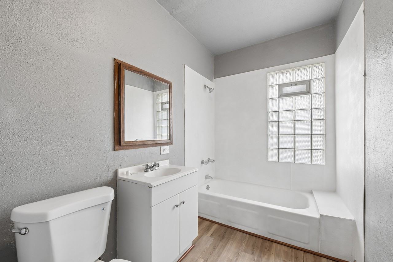 1218 W Locust St #1220 - Photo 5 of 13