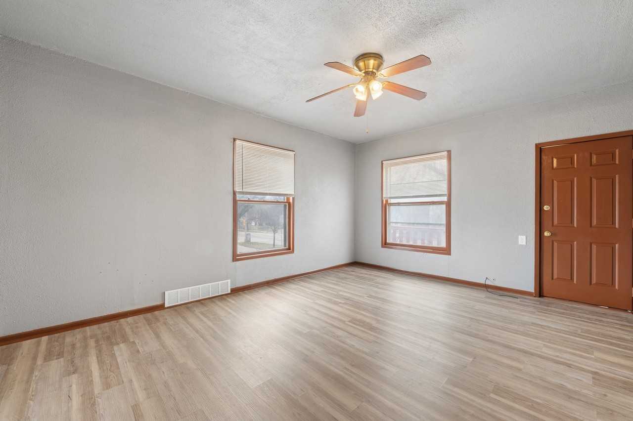 1218 W Locust St #1220 - Photo 7 of 13