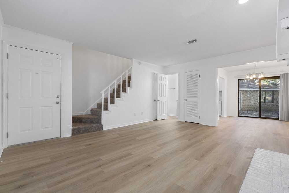 3356 Colonial Oaks Dr #9B - Photo 4 of 10