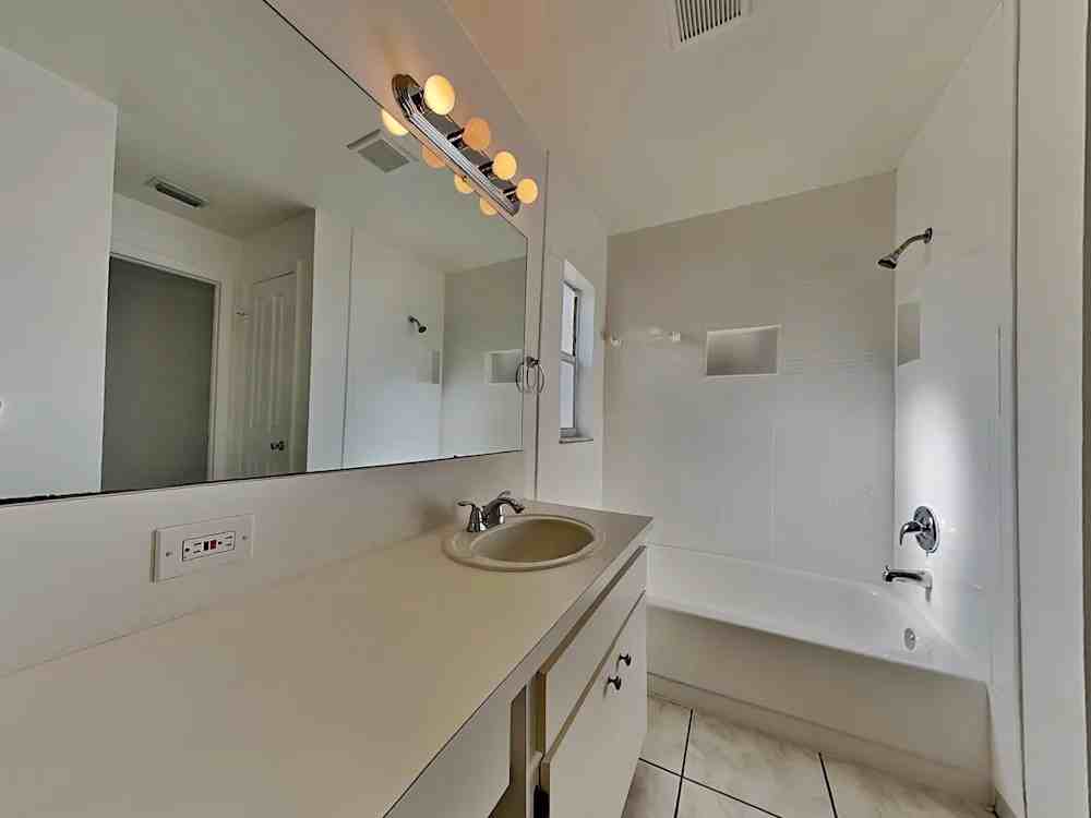 814 Jefferson Ave #NA - Photo 2 of 6