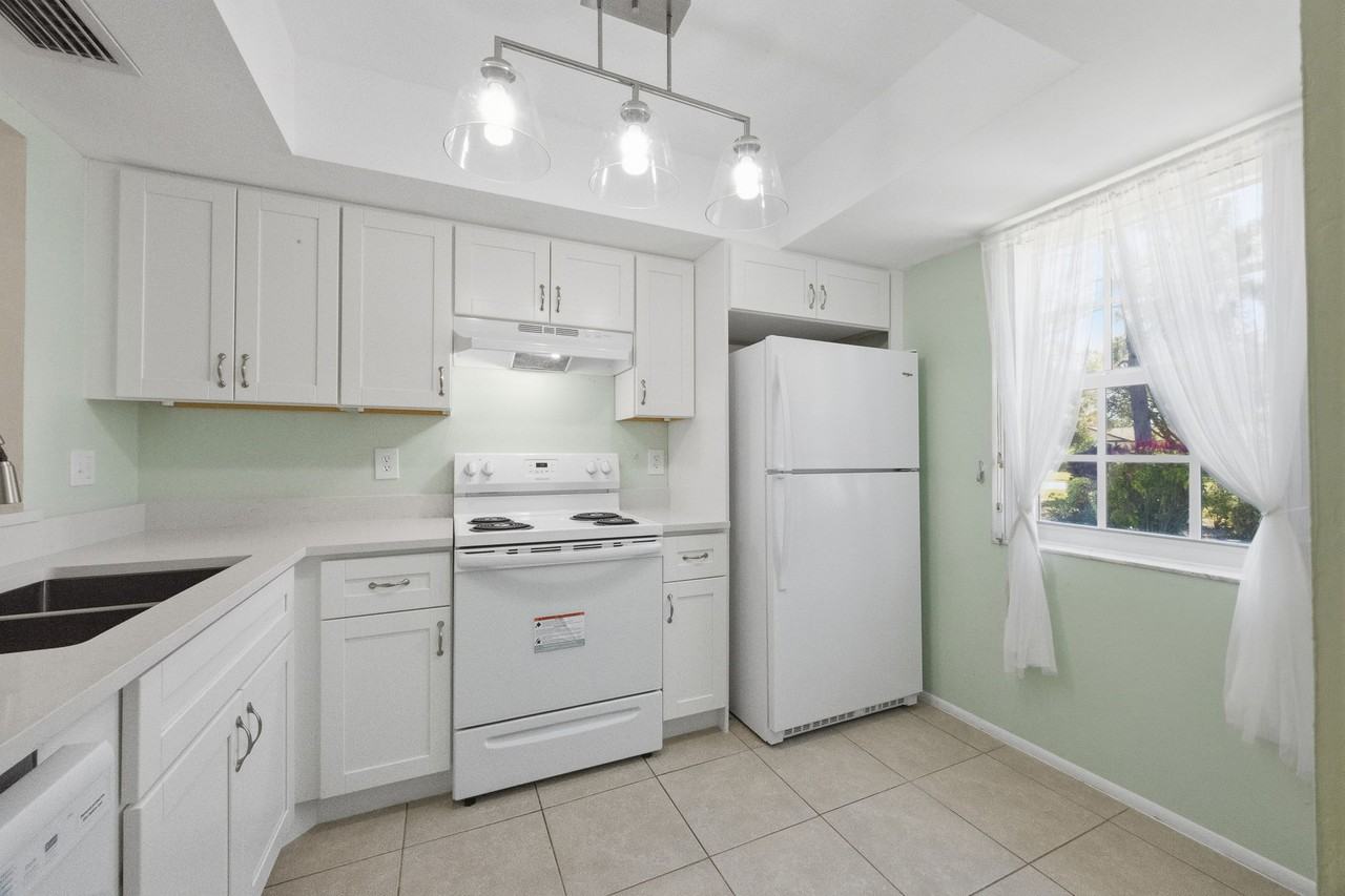 1023 Pine Isle Ln #1023 - Photo 5 of 25