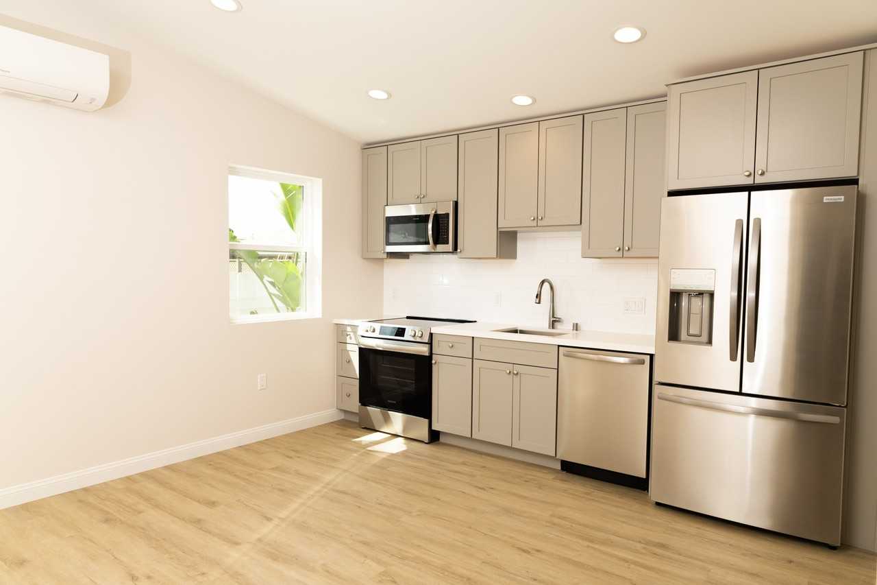 2227 31st St - Photo 2 of 19