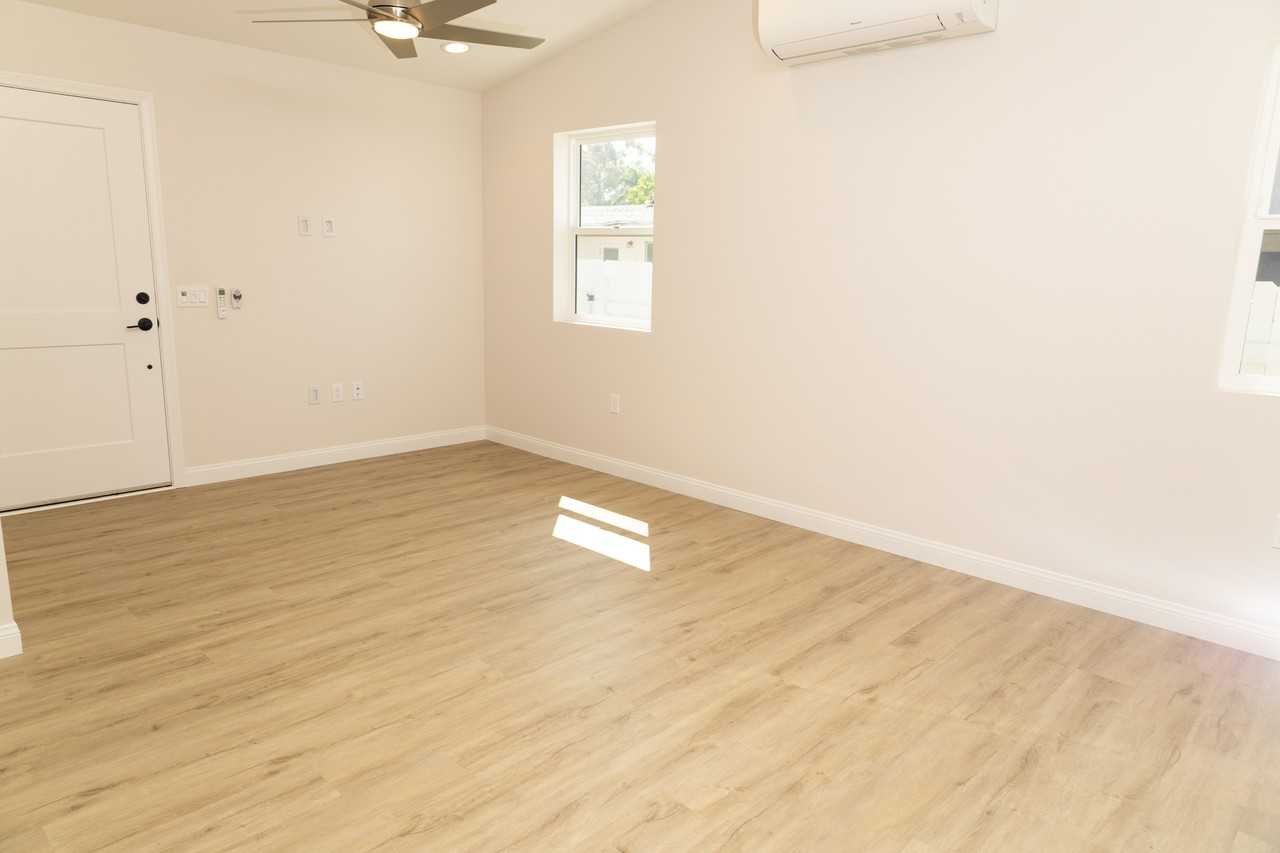 2227 31st St - Photo 4 of 19