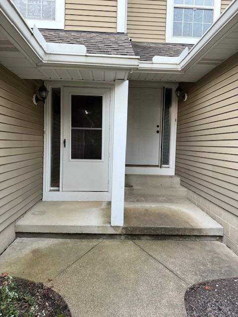 2418 Wrens Dr S #2418 - Photo 2 of 8