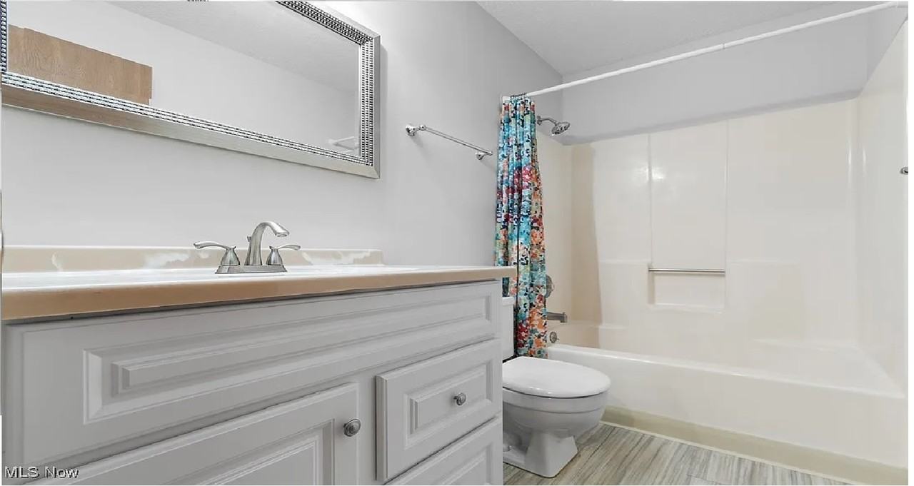 2418 Wrens Dr S #2418 - Photo 5 of 8