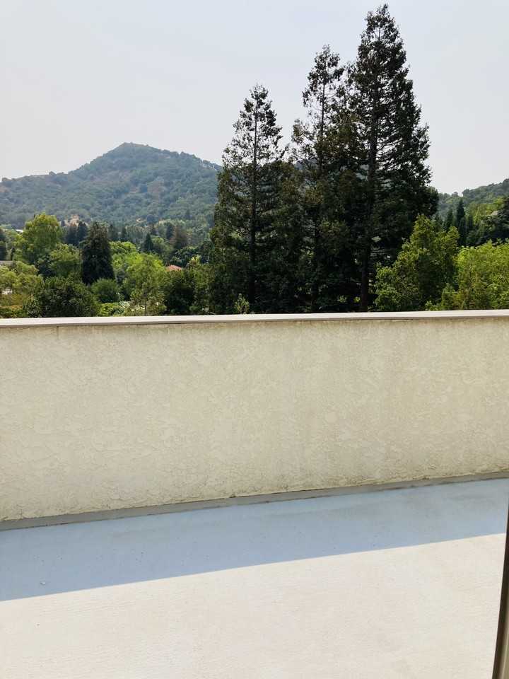 18605 Castle Lake Dr - Photo 2 of 12