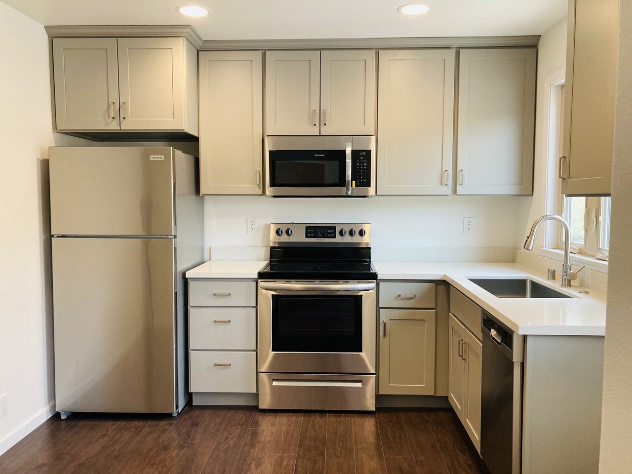 18605 Castle Lake Dr - Photo 5 of 12