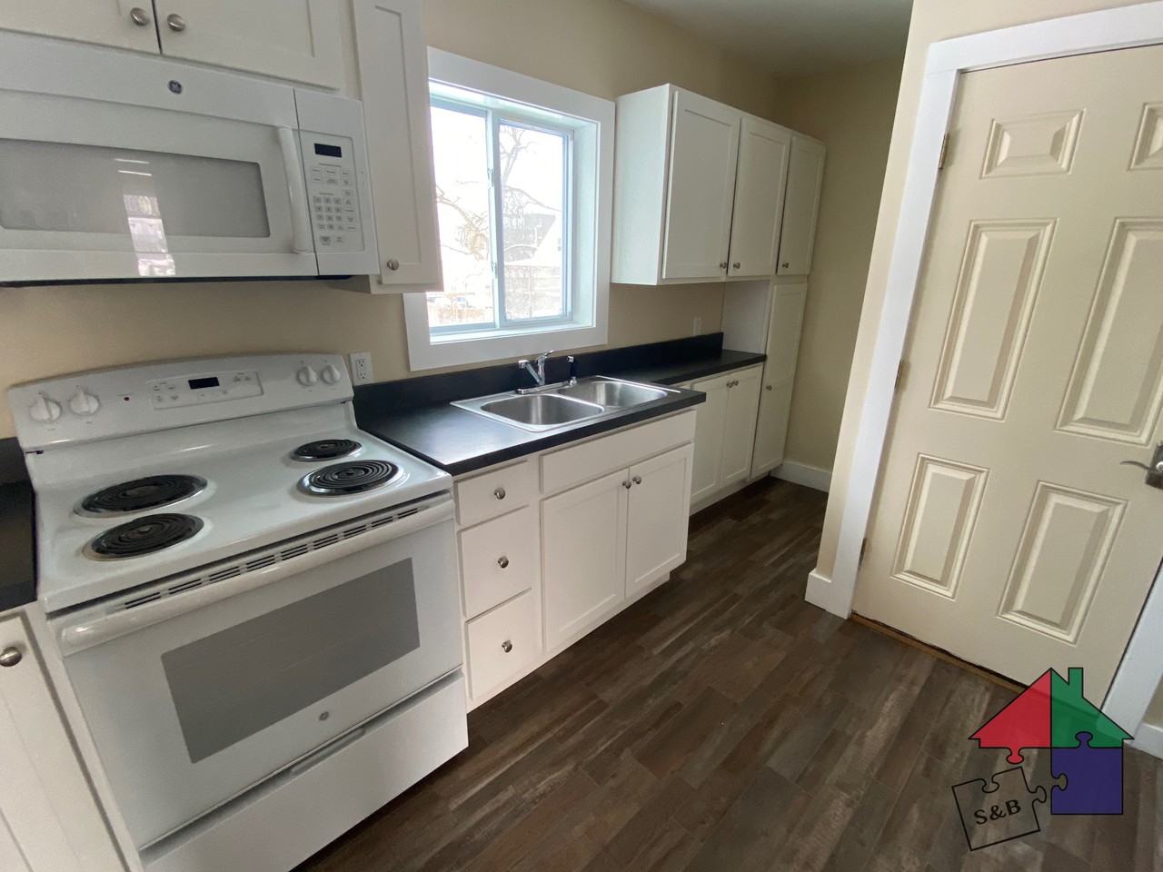 22 Lincoln Ave #22 - Photo 5 of 18