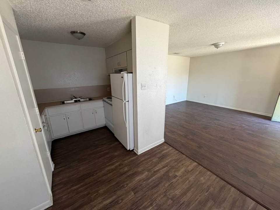 712 E Craven Ave #4 - Photo 2 of 5