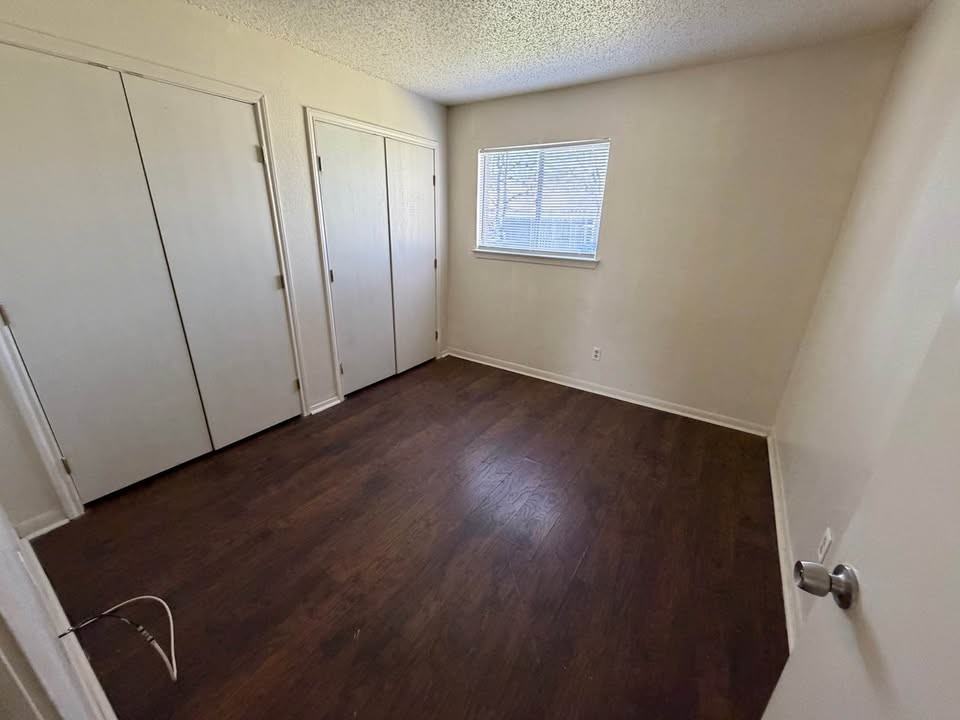 712 E Craven Ave #4 - Photo 3 of 5