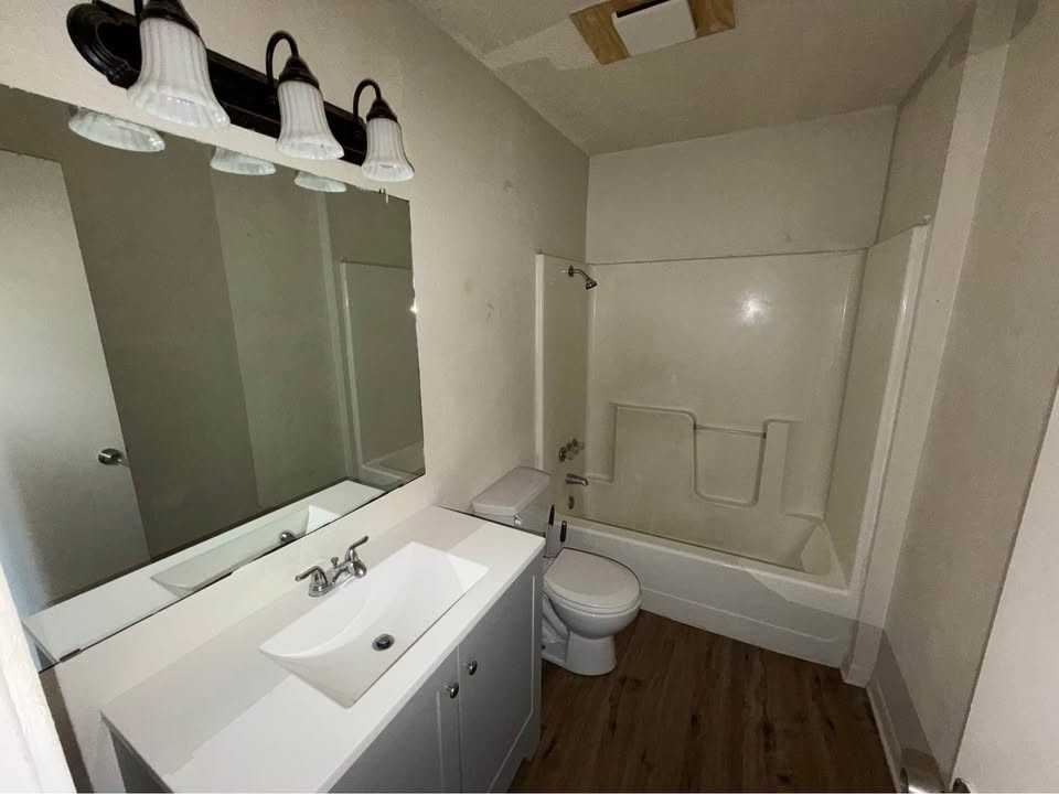 712 E Craven Ave #4 - Photo 4 of 5