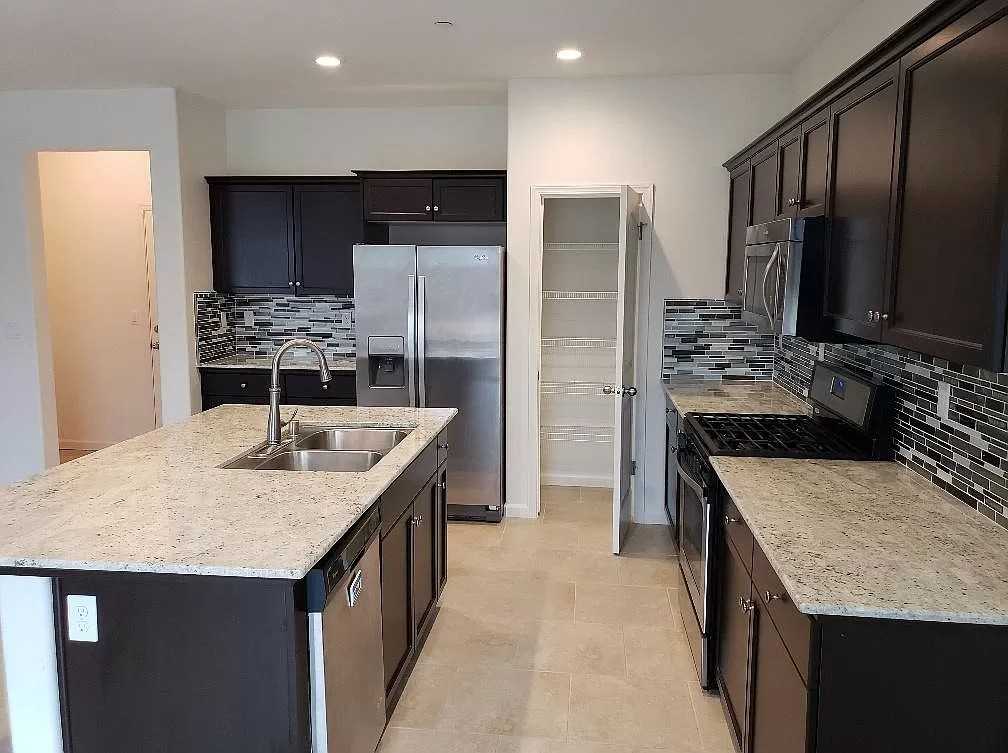 1338 Hoover Way #NA - Photo 4 of 12