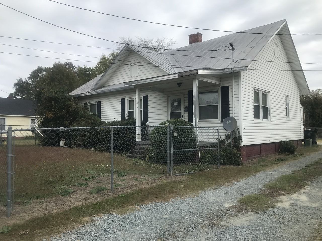 1106 N George St #NA - Photo 2 of 17