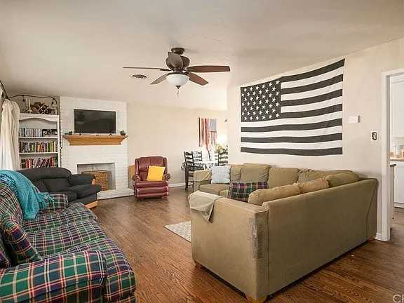 525 Dartmouth Drive - Photo 3 of 4