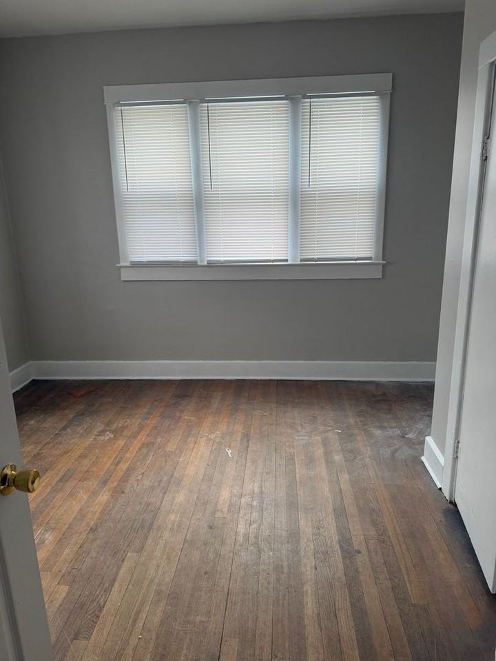 W Charles St - Photo 3 of 6