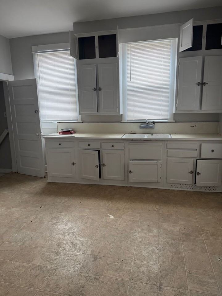 W Charles St - Photo 4 of 6