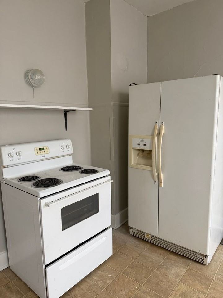 W Charles St - Photo 6 of 6