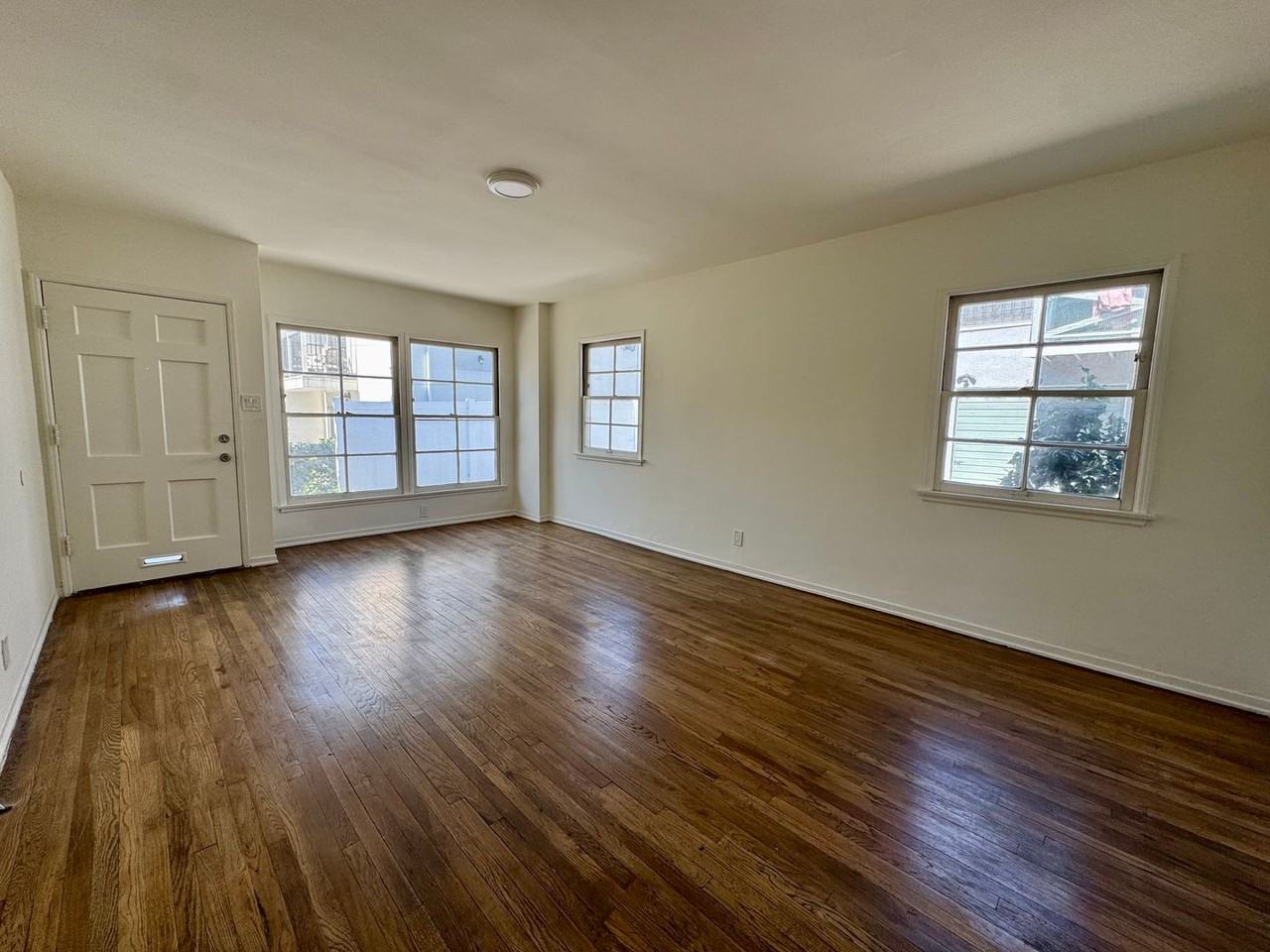 5179 W 20th St - Photo 3 of 11