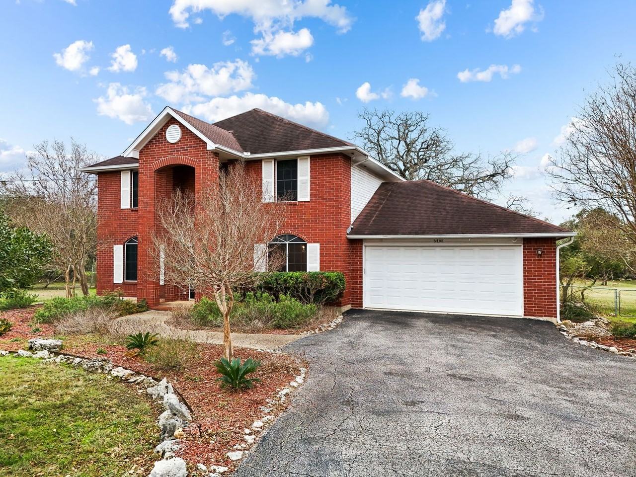 5462 Circle Oak Dr - Photo 2 of 30