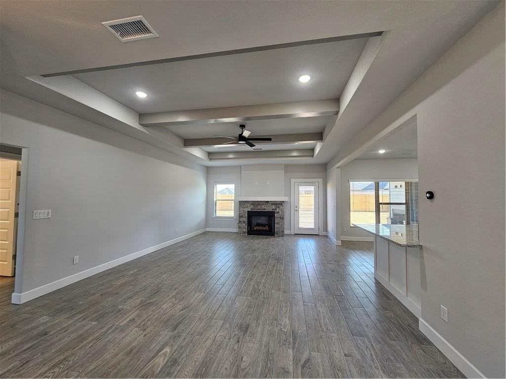 224 S Maroon Ave - Photo 2 of 31