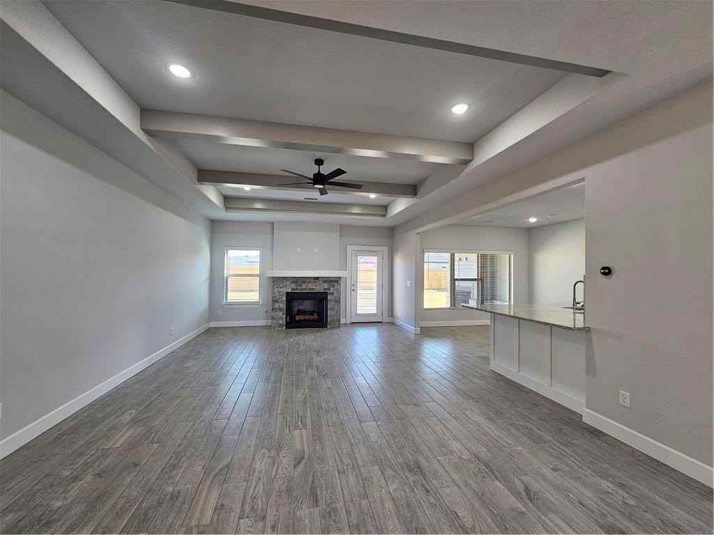 224 S Maroon Ave - Photo 3 of 31