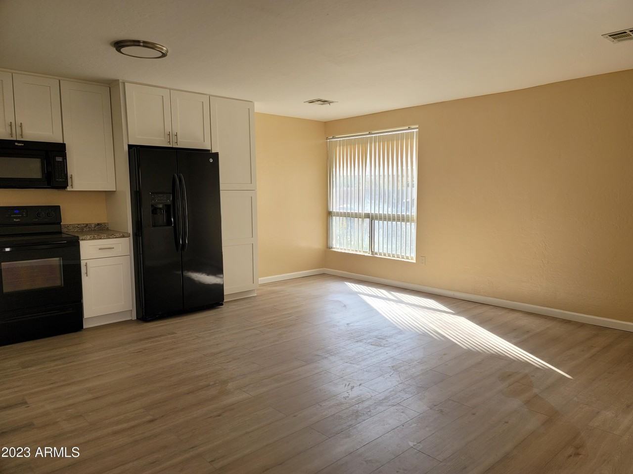 532 W 9th St Apt 101 #101 - Photo 3 of 9