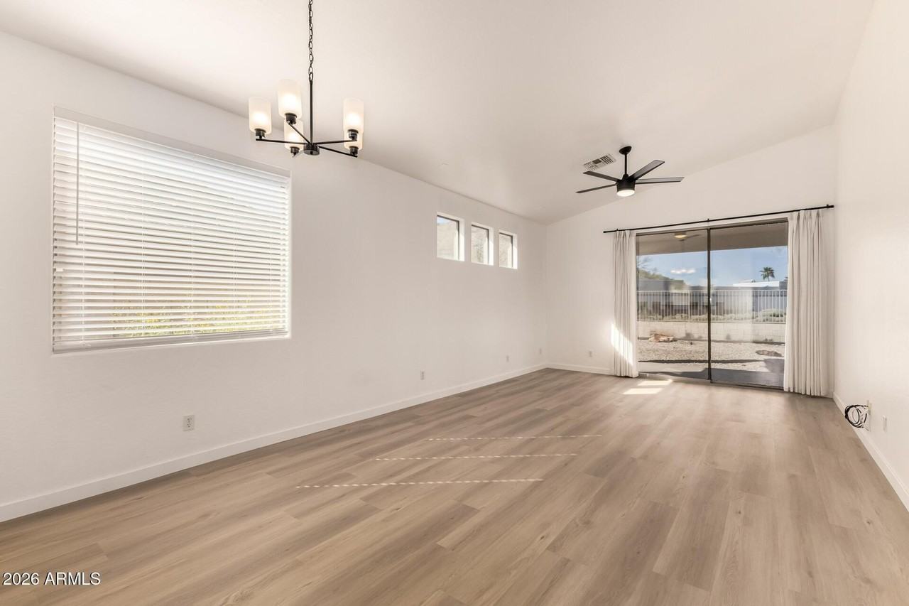 10224 S 182nd Ave - Photo 6 of 34