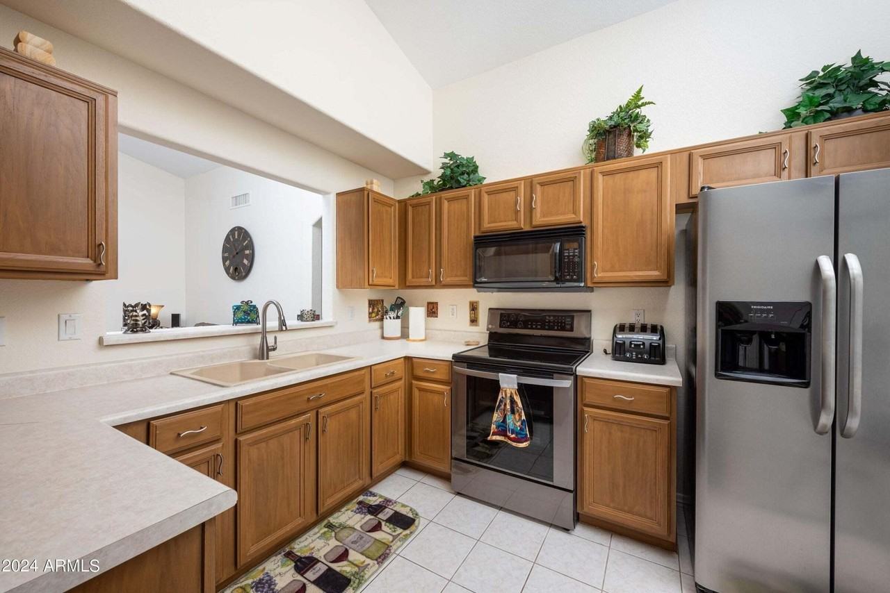 707 W Baylor Ln - Photo 4 of 22