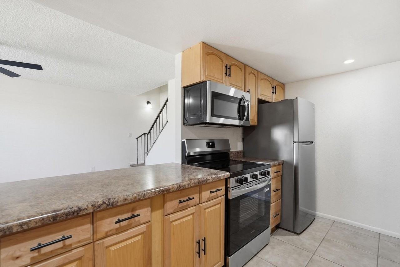 1017 E Redfield Rd - Photo 5 of 24