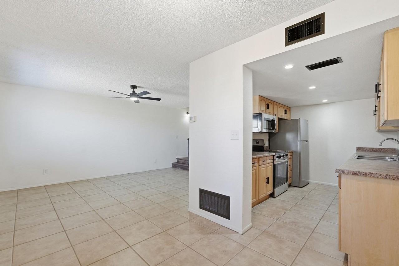 1017 E Redfield Rd - Photo 6 of 24