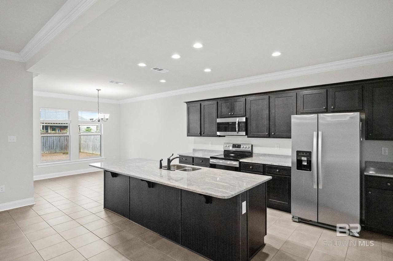 421 Silage Dr - Photo 3 of 19