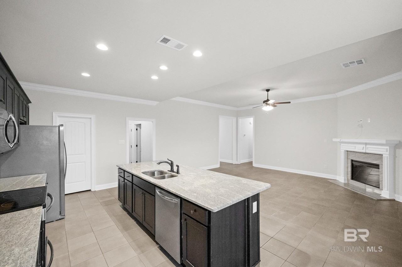 421 Silage Dr - Photo 6 of 19