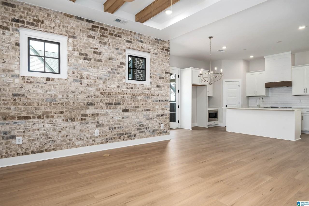 1214 Windsor Sq - Photo 4 of 27