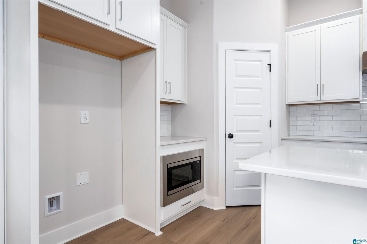 1214 Windsor Sq - Photo 5 of 27