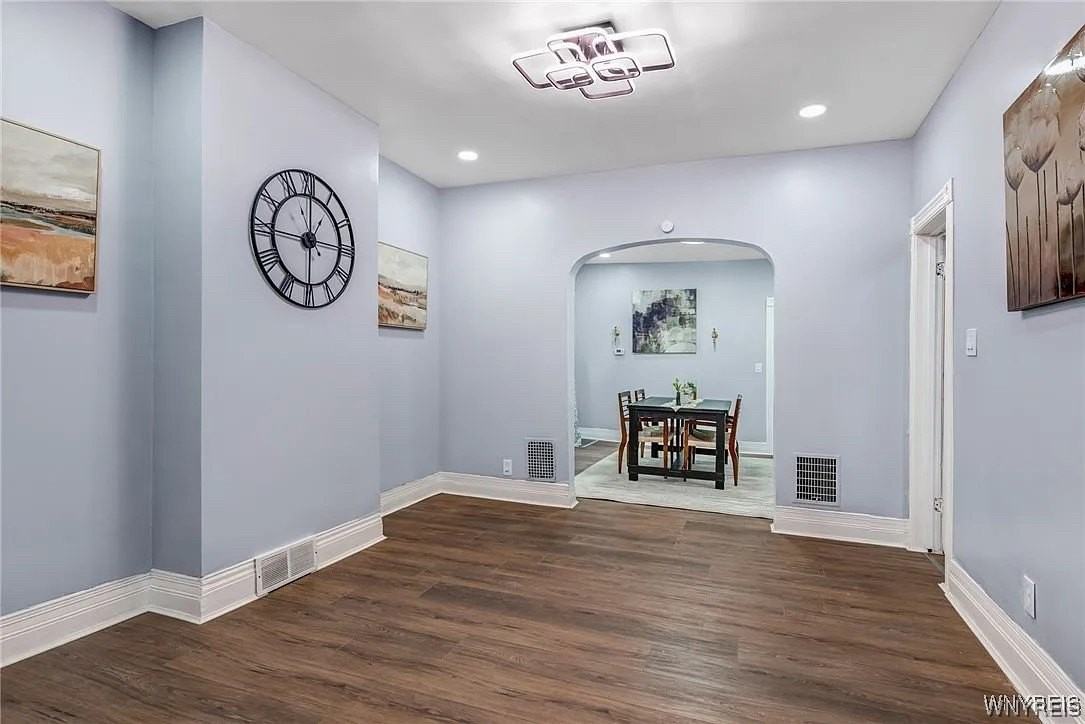 405 W Ferry St - Photo 5 of 34