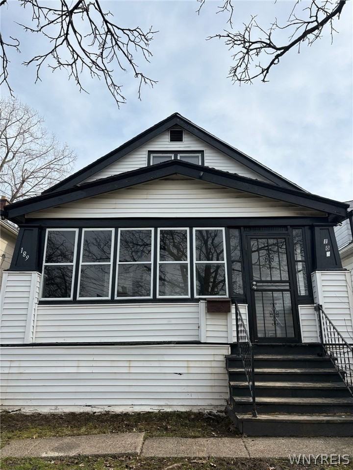 189 Westminster Ave - Photo 2 of 26