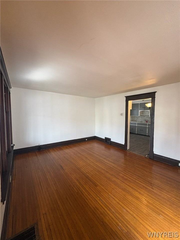 189 Westminster Ave - Photo 4 of 26