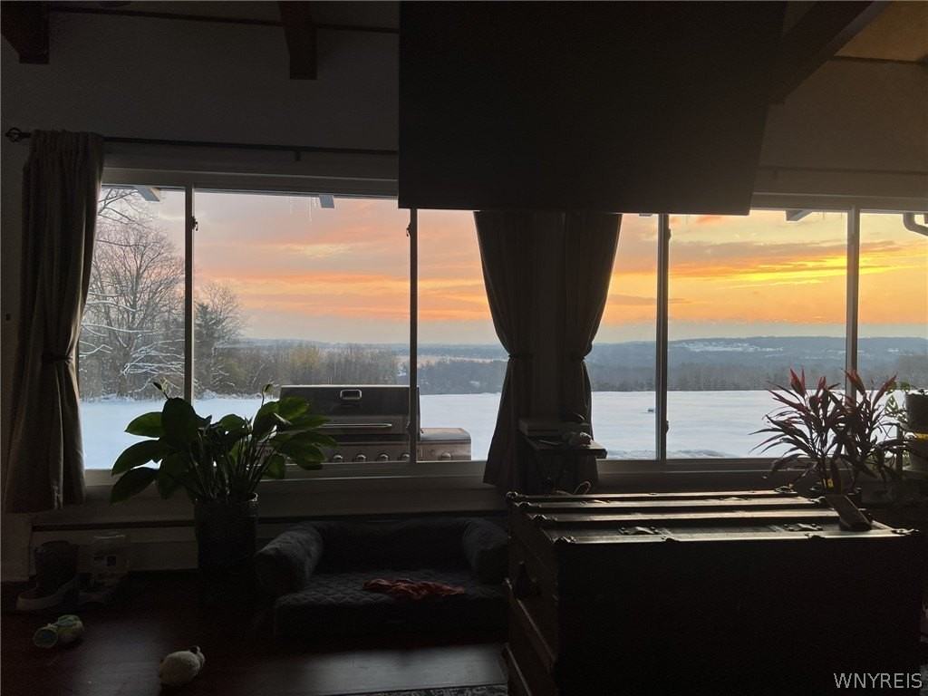 2392 N Maple Ave - Photo 6 of 26